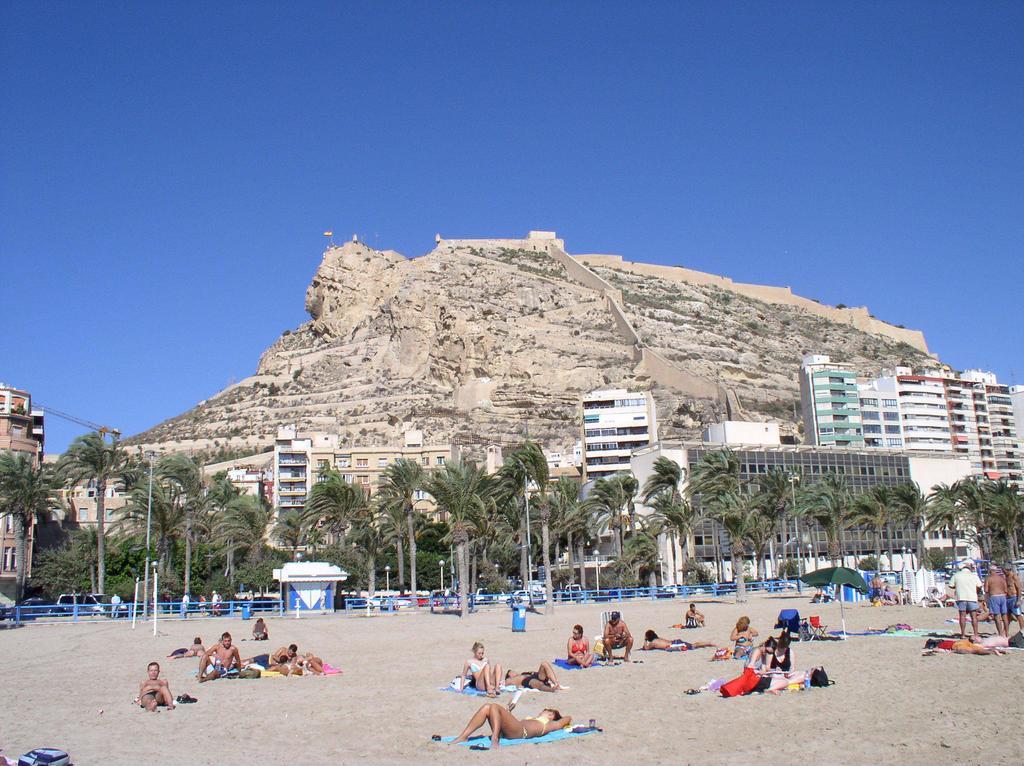 Beach & Urban Attic Аліканте Номер фото
