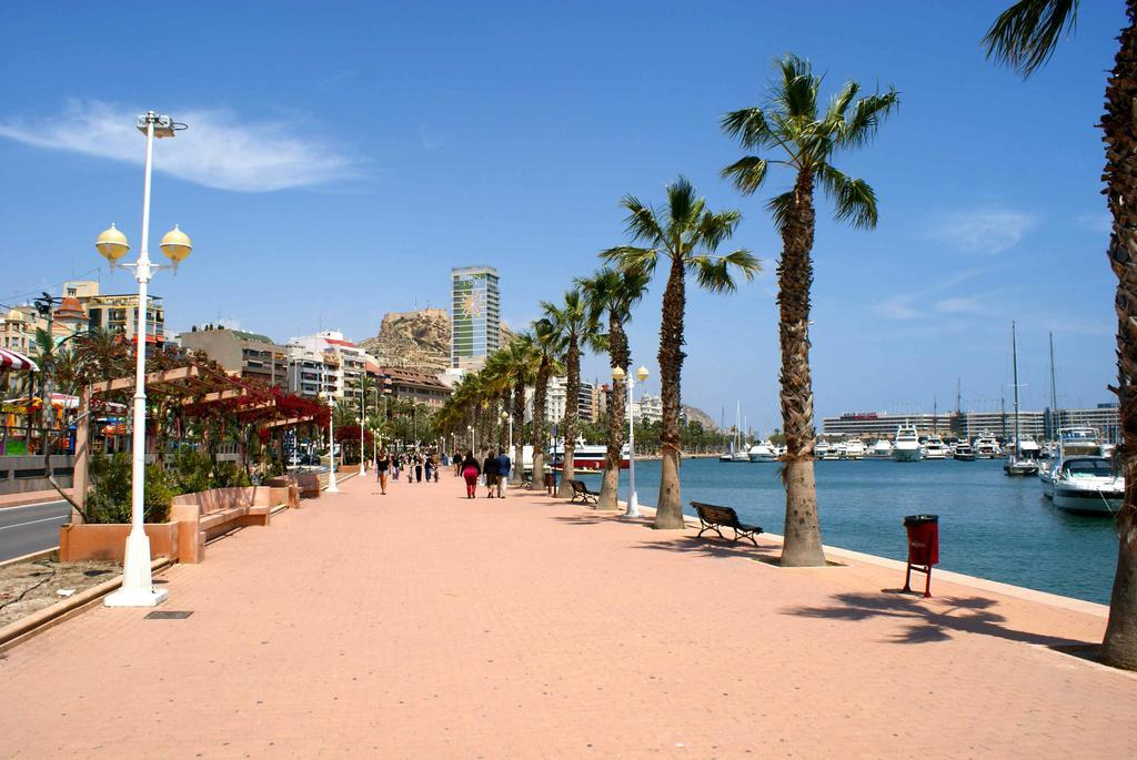 Beach & Urban Attic Аліканте Номер фото